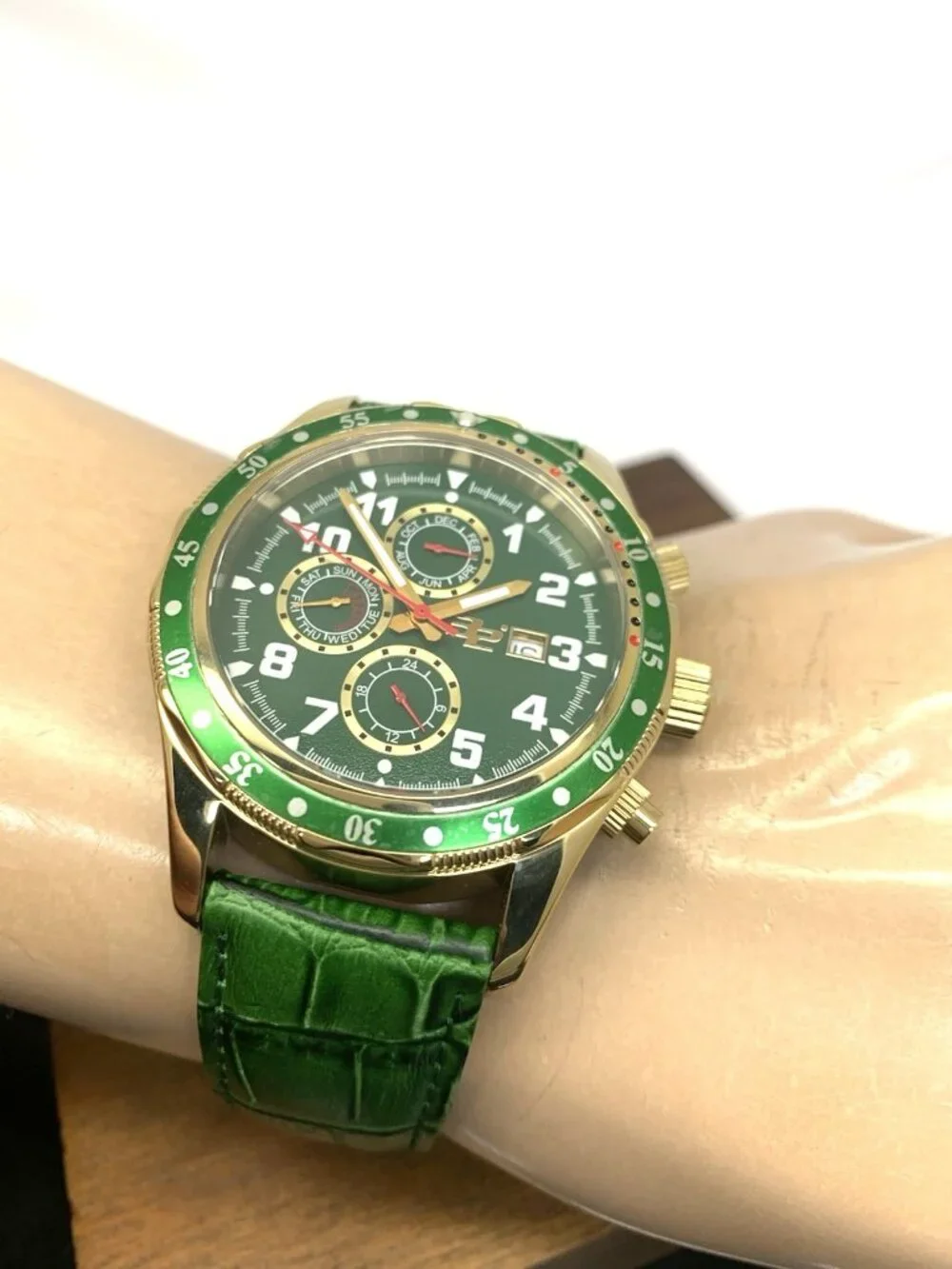 32 Degrees Men's Watch Swiss Quartz Gold Tone Case Green Dial Leather 43mm